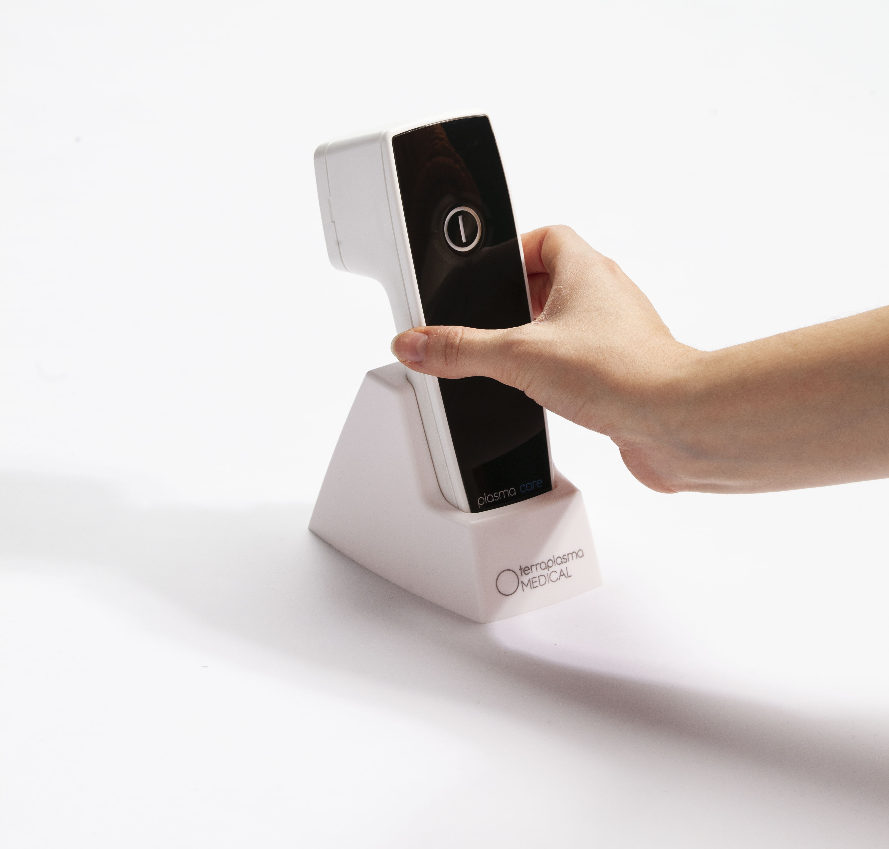 plasma care in dockingstation hand